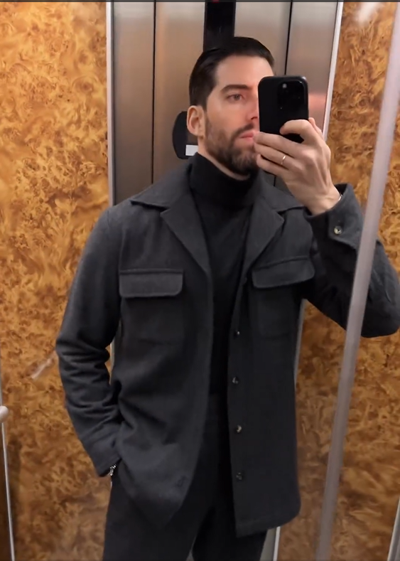 Model wearing the recycled wool shirt jacket for men by Luxire in charcoal grey taking a selfie