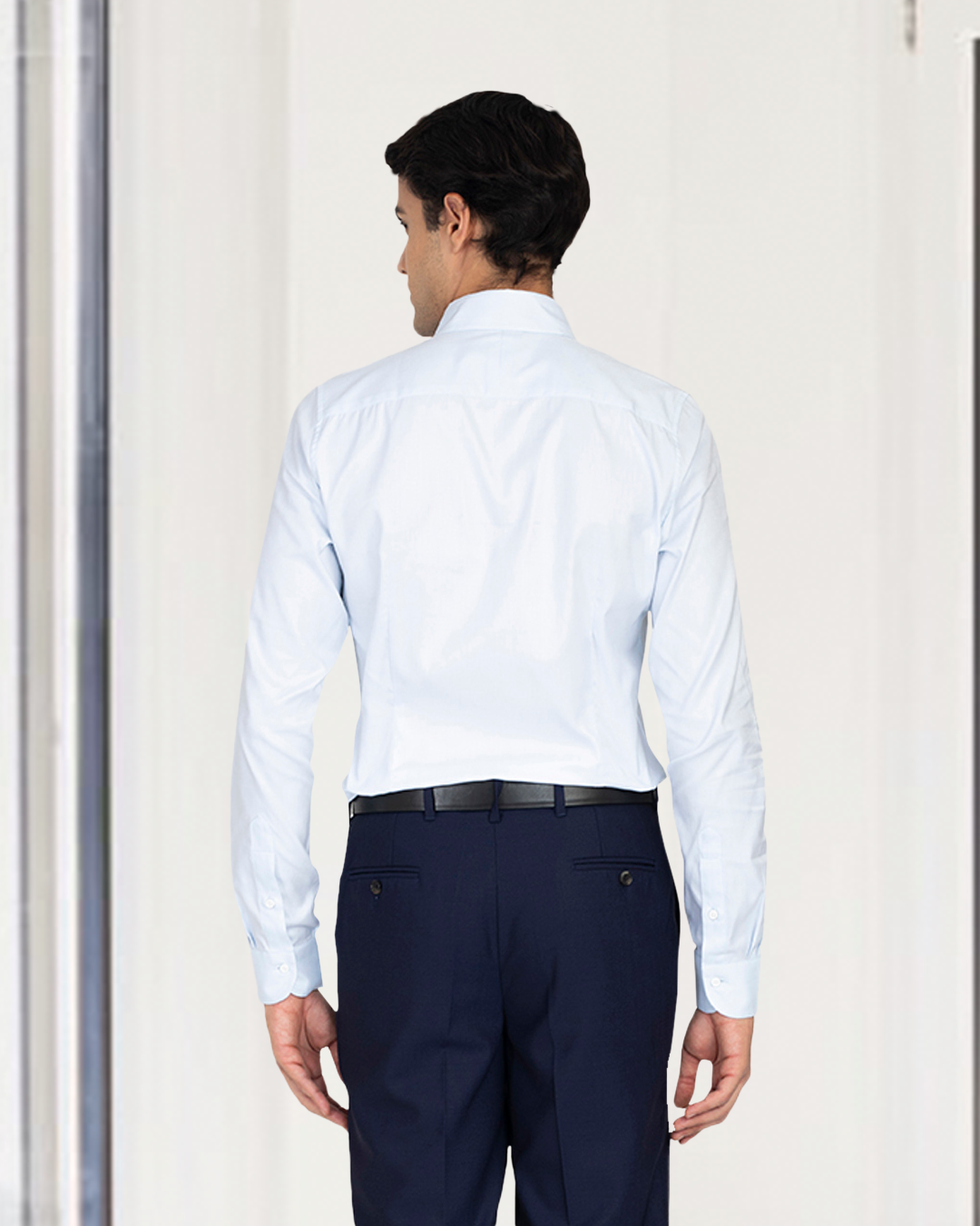 Model wearing the custom oxford shirt for men by Luxire in brembana business blue royal 7
