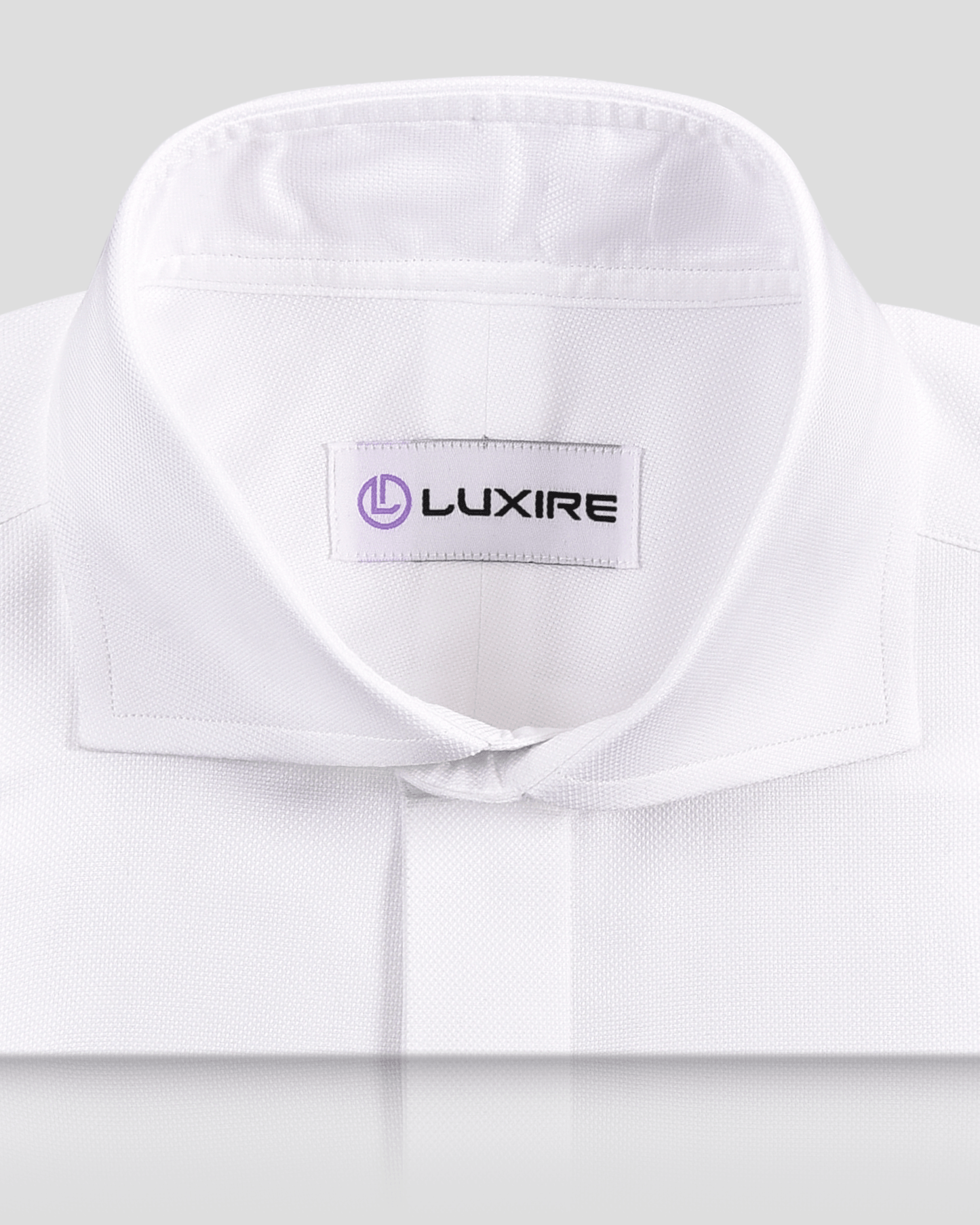 Collar of the custom oxford shirt for men by Luxire in white royal