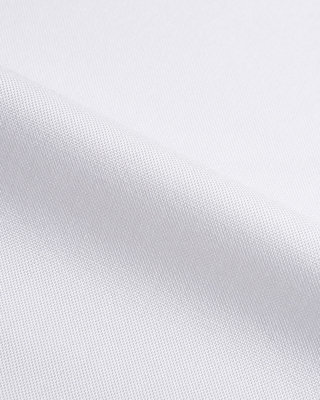 Close up of the custom oxford shirt for men by Luxire in warzone white 2