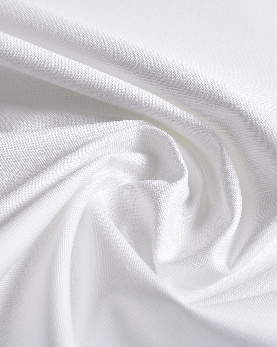 Close up of the custom oxford shirt for men by Luxire in warzone white 3